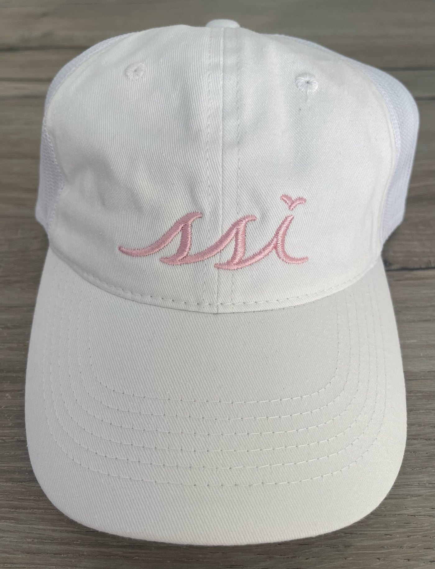 White Outdoor Hat /Pink Logo – White Mesh Back