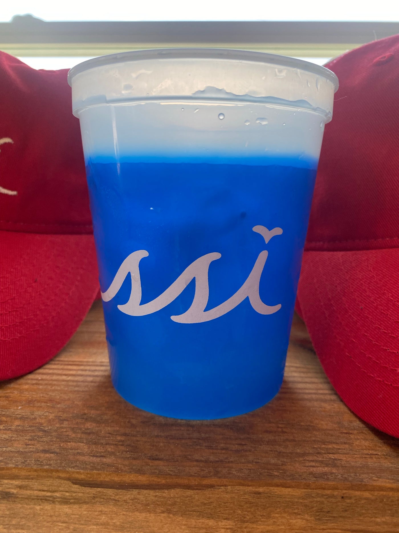 Stack of 5 color changing cups.